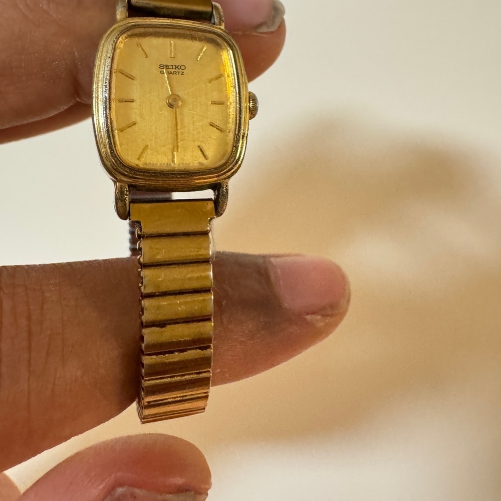 Vintage Seiko Gold Square Watch - Picture 3 of 6